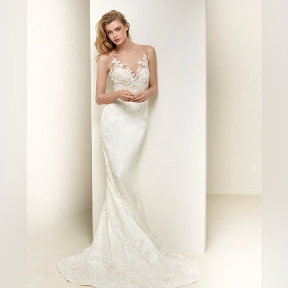 👰‍♀️ Pronovias Dralia Wedding Dress – Size 8 - with veil - Picture 2 of 11